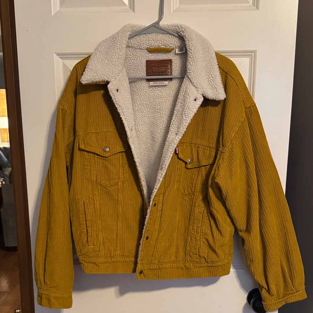 Yellow Corduroy Jacket with Sherpa Lining Levi’s brand